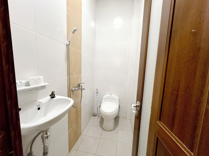 Bathroom 5, Wisma Saranani, Kendari