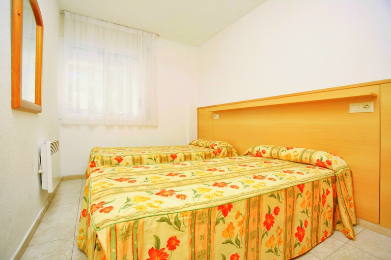 Bedroom 2, Zahara Apartments, Tarragona