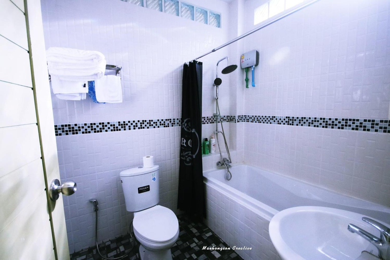 Bathroom, Ho Kho Coffee and Cottages, Muang Mae Hong Son