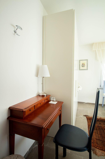 Others 3, Bed Adelaide, Udine