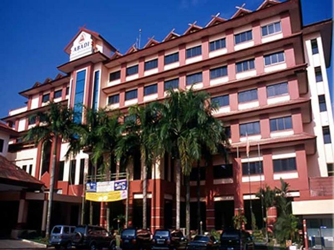 Exterior & Views 24