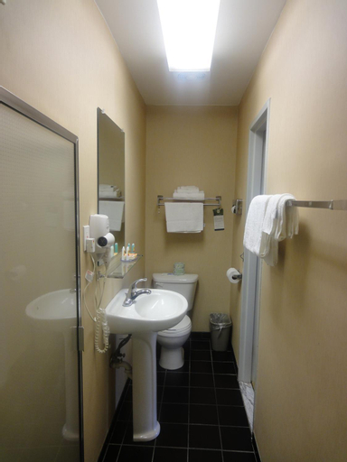 Bathroom 18