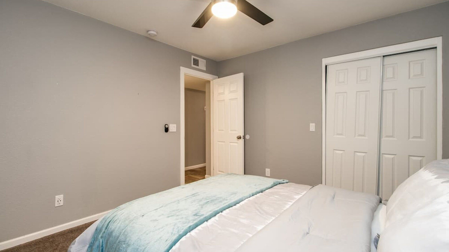 Bedroom 3, Modern Chic Old Town Scottsdale Home W/pool & Gym!, Maricopa