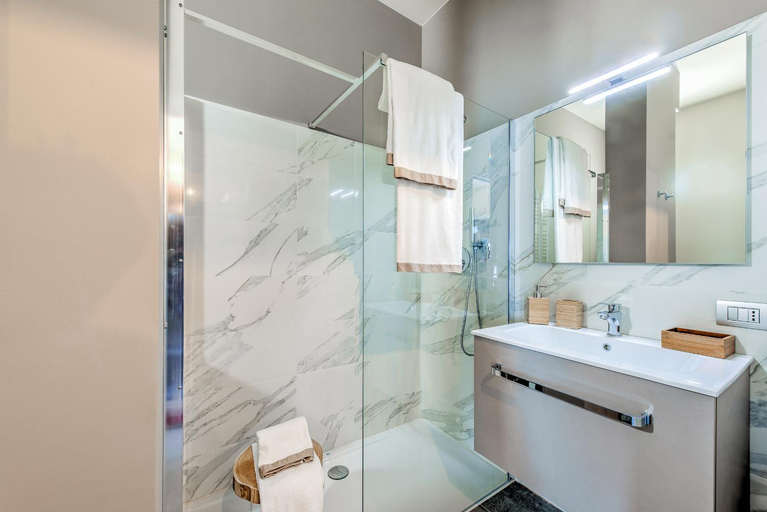 Bathroom 3, Casa Colbert, Barolo, Cuneo