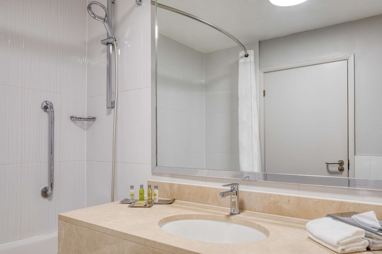 Bathroom 4, Doubletree Newbury North, West Berkshire