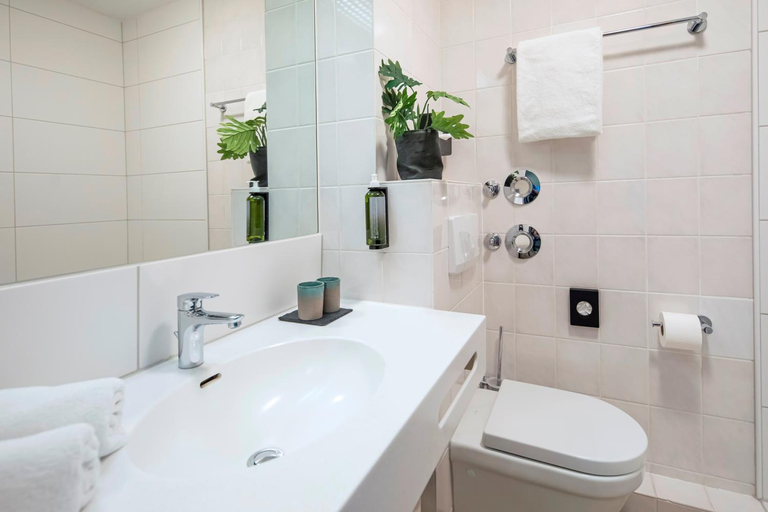 Bathroom 14