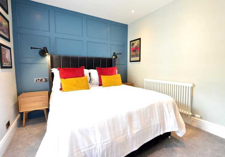 Bedroom 2, Fairfield House and Gardens, Cumbria