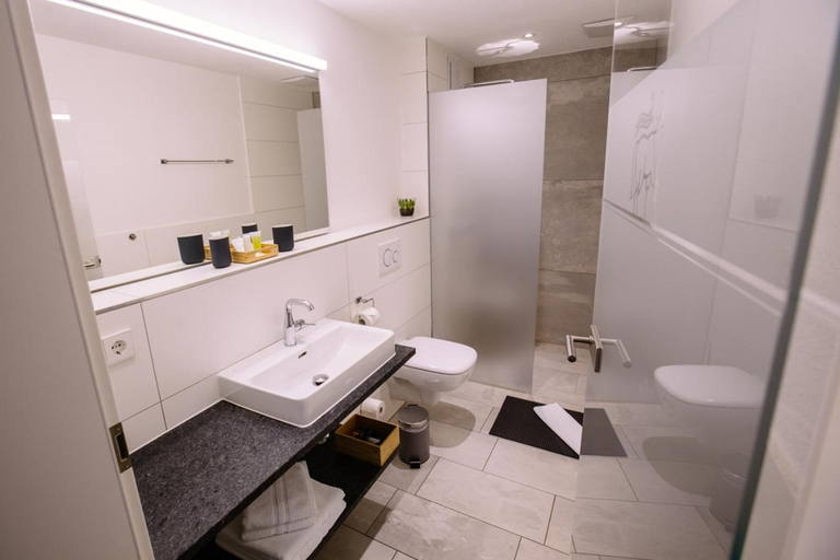 Bathroom 3, Hotel Restaurant Lamm Rosswag, Ludwigsburg