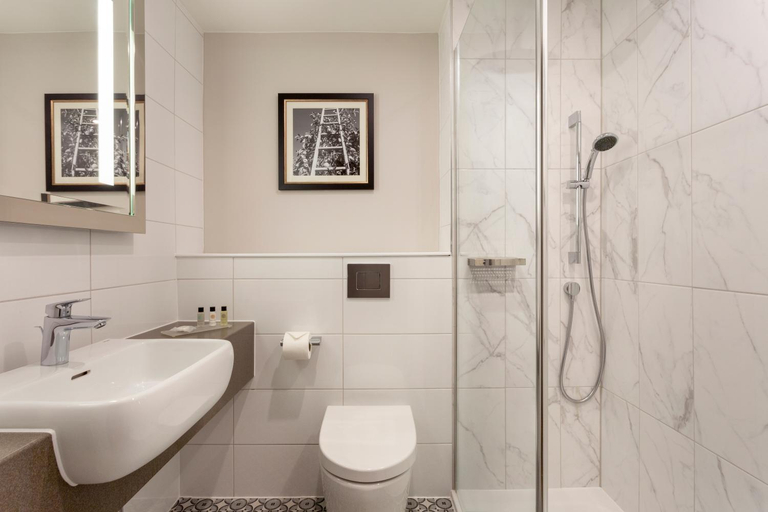 Bathroom 4, Bridgewood Manor Hotel & Spa                                                                , Kent