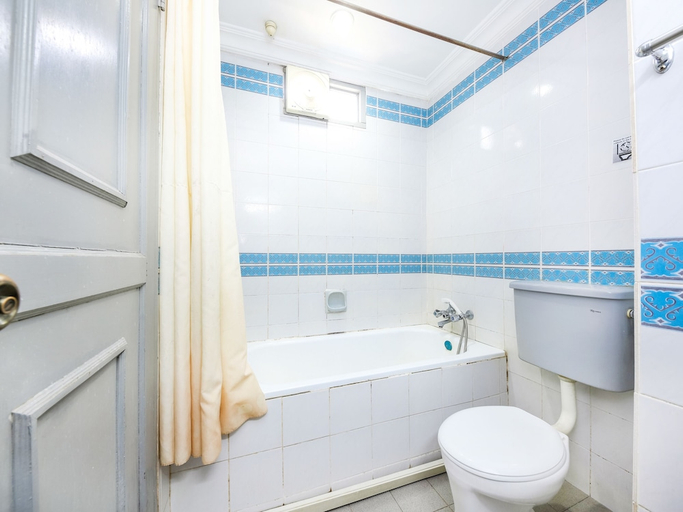 Bathroom 3, OYO 1007 Grand Supreme Hotel, Kuching