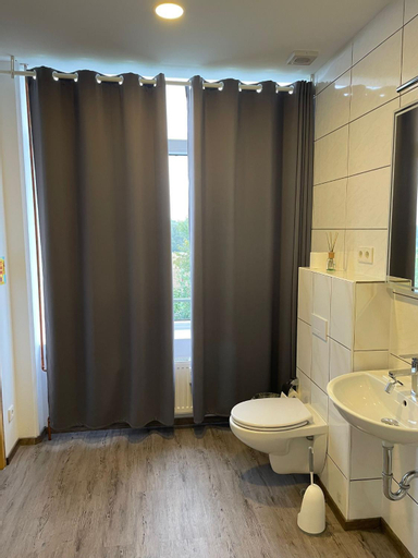 Bathroom 23