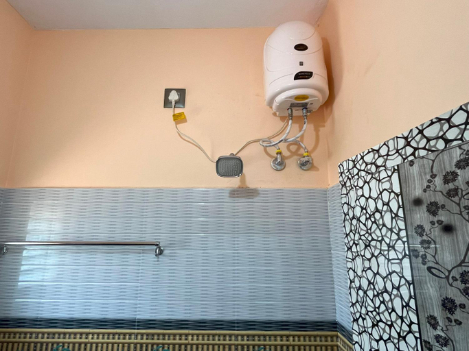 Bathroom 4, Sai Ayush Homestay, Thanjavur