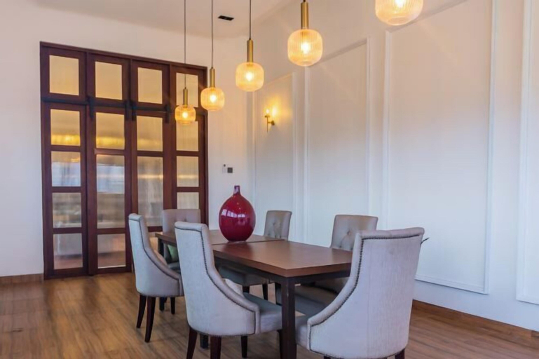 Dining Room 25