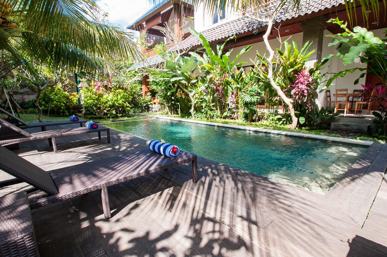 Swimming Pool 13