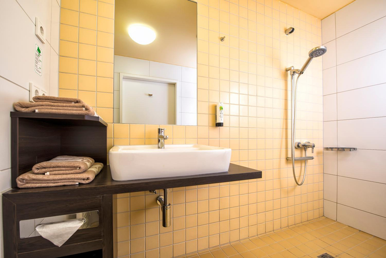 Others 4, Hotel Grenzfall, Berlin