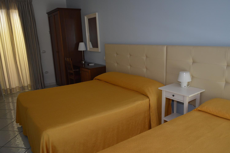Others 4, Borgo 800, Cosenza
