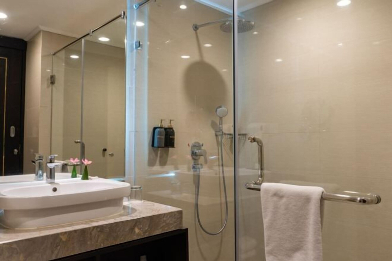 Bathroom 15