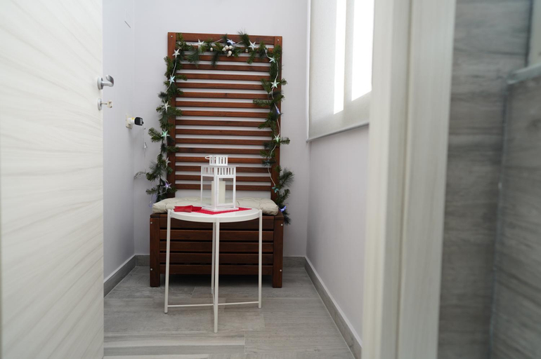 Others 5, Cristal Home, Napoli