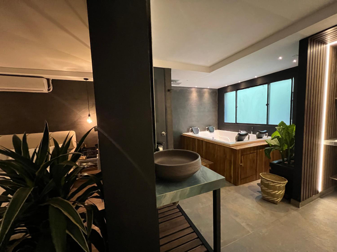 Hot tub 3, LUXURY PALACE POBLADO MANILA, Medellín