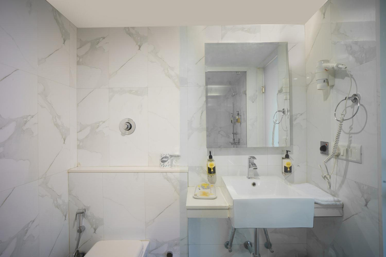 Bathroom 4, Valley View Beacon Resort, Mahableshwar, Satara