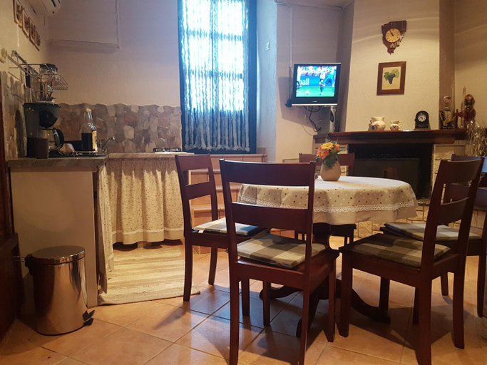 Food & Drinks, Apartments Maletic, Pula