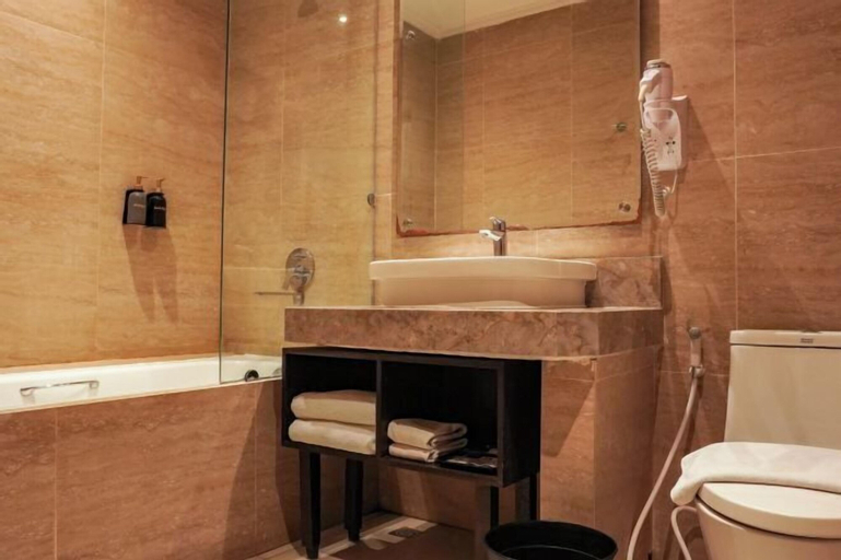 Bathroom 16