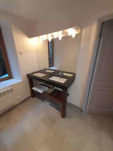 Bathroom, La Gabare 1, Puy-de-Dôme