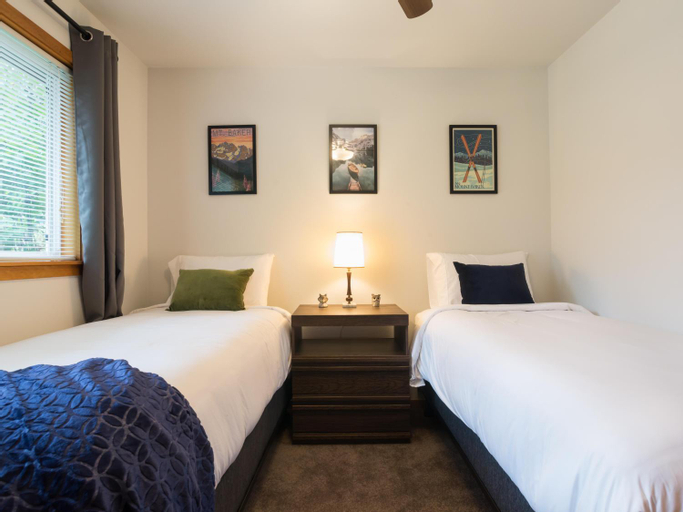 Bedroom 2, Woodland Bungalow, Whatcom