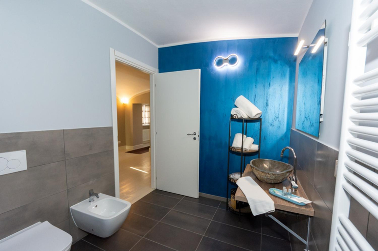 Bathroom 8