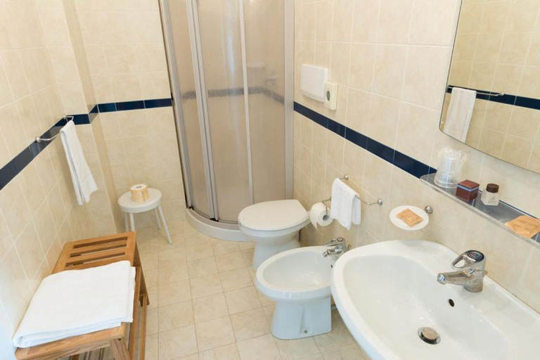 Bathroom 5, Hotel Belvedere, Belluno