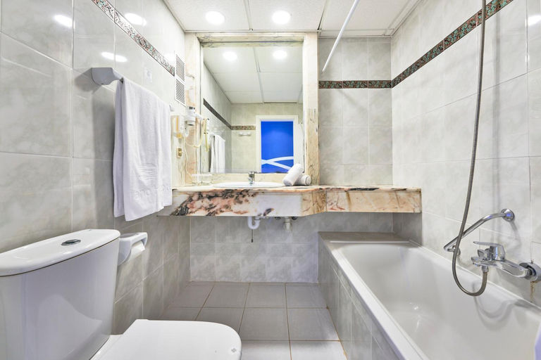 Bathroom 5, Hotel Clumba, Baleares