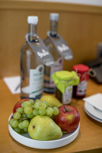 Food & Drinks