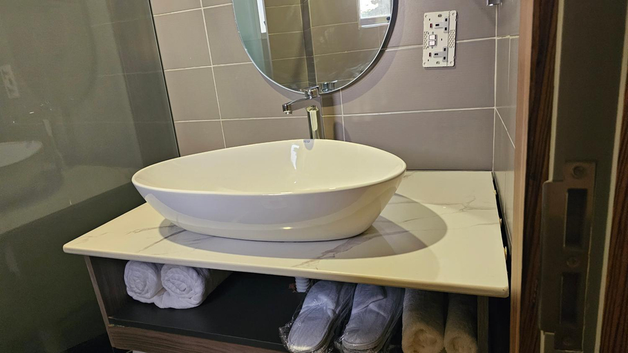 Bathroom 4, Grik Hotel Entebbe, Entebbe