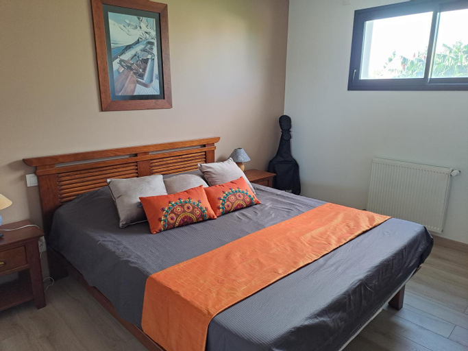 Bedroom, chambre d'hote dans villa avec piscine, Sarthe