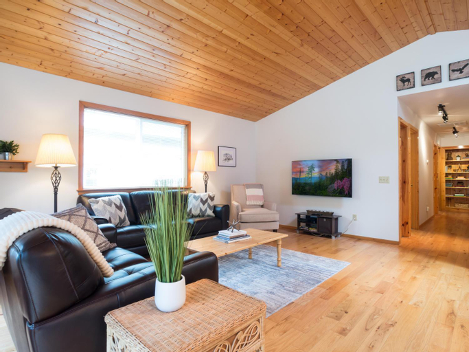 Others 5, Woodland Bungalow, Whatcom