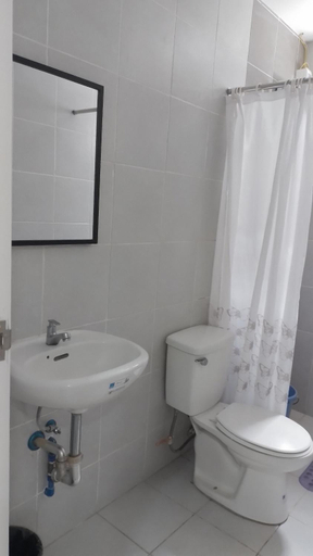 Bathroom 4, Maria Cristesa Condotel, Tayabas City