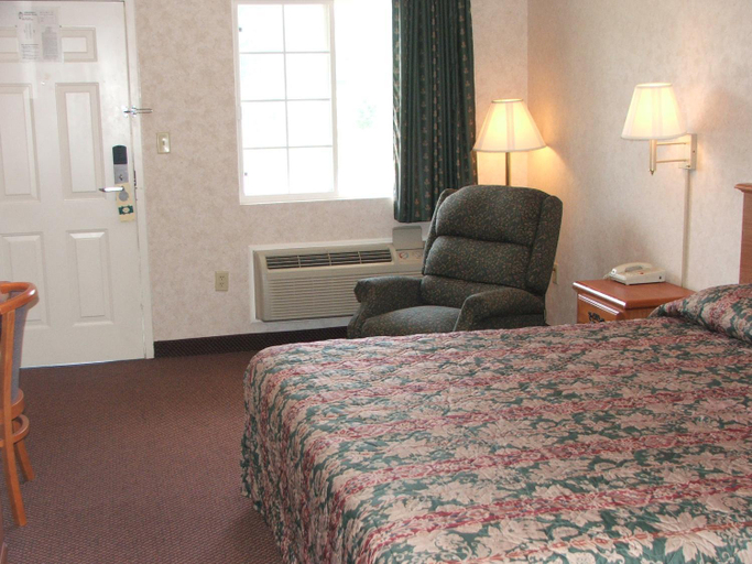 Bedroom 3, Deerfield Inn, Robertson