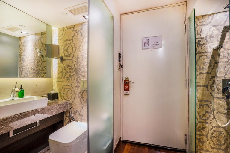 Bathroom 13