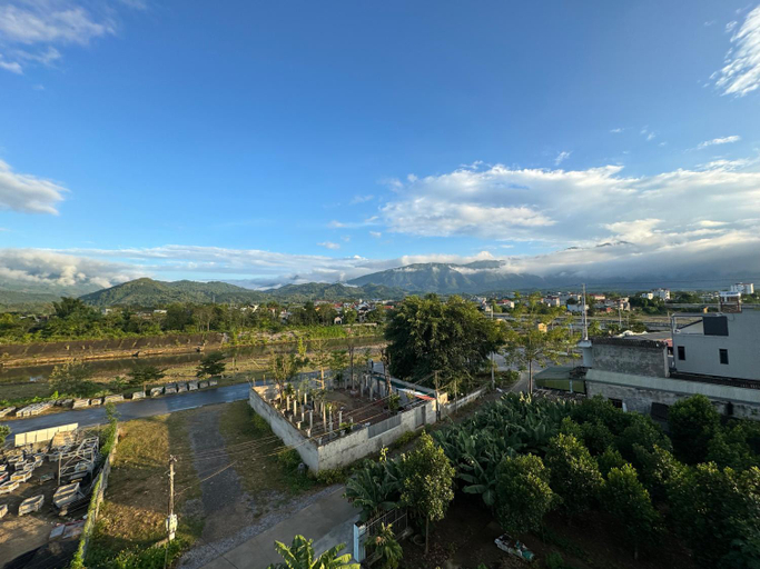 Others 4, Nha Nghi Ngoc Anh, Văn Chấn