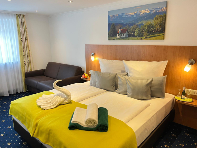 Bedroom 3, Hotel Post - regionales großes Fruhstucksbuffet - auch GF & LF, Lindau (Bodensee)
