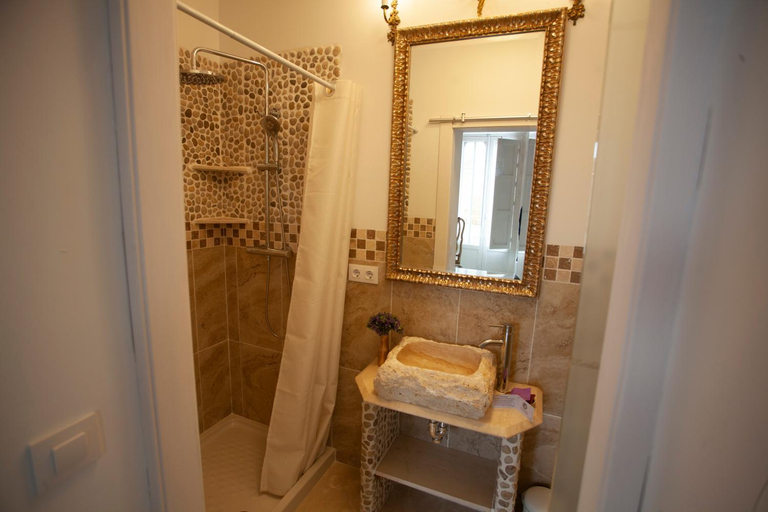 Bathroom 5, El Palacete, Almería