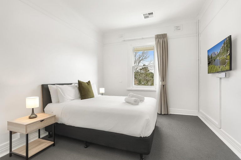 Bedroom 4, Grand View Hotel, Blue Mountains