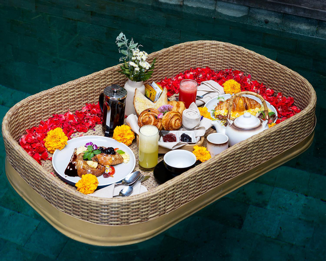 Food & Drinks 9