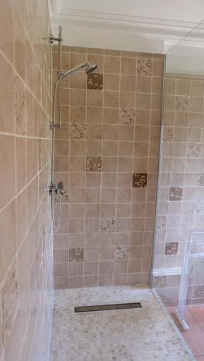 Bathroom 3, Chateau d'Aigneville, Somme
