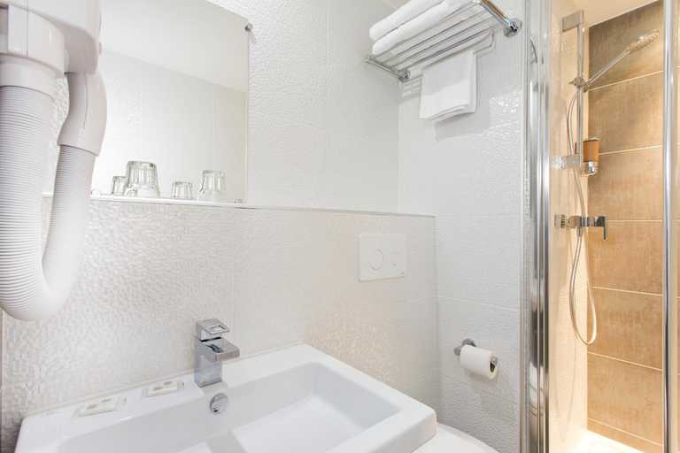 Bathroom 4, Hotel des Pavillons, Paris