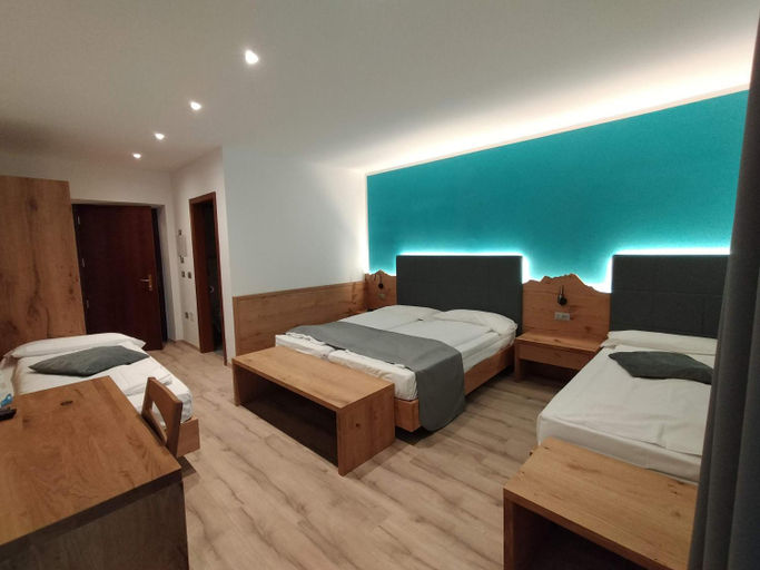 Others 3, Hotel Angelo, Trento