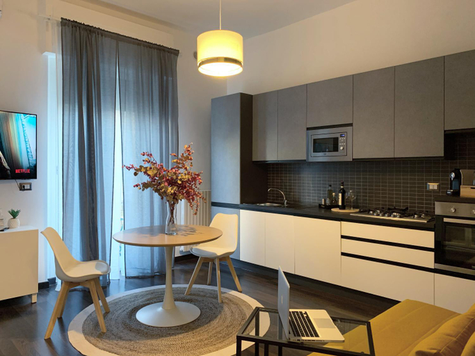 Others 4, Residence Petrone, Foggia
