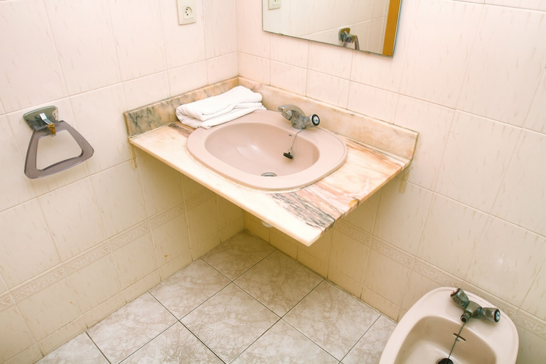 Bathroom, Zahara Apartments, Tarragona