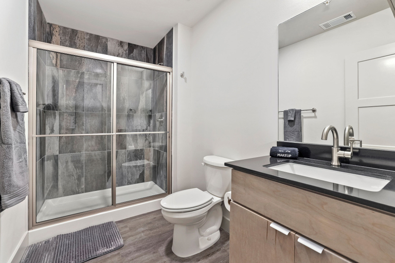 Bathroom 3, Little Sugar Lofts, Benton