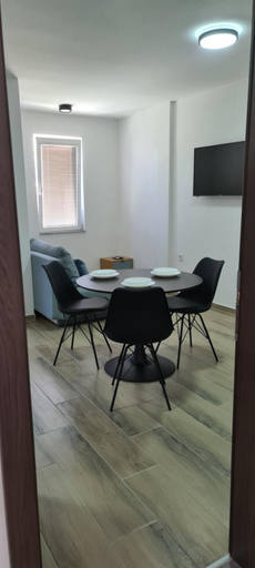 Others 3, G&G Suites